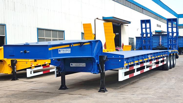 Tri Axle 60 Ton Lowbed Trailer Truck for Sale