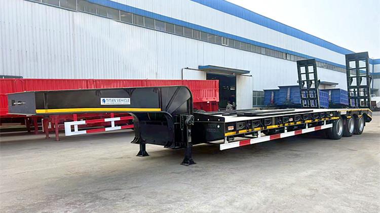 Tri Axle 60 Ton Low Bed Trailer for Sale in Algeria