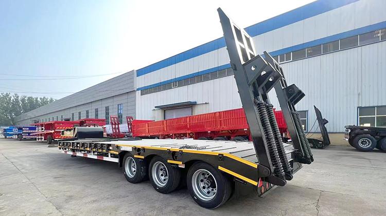 Tri Axle 60 Ton Low Bed Trailer for Sale in Algeria