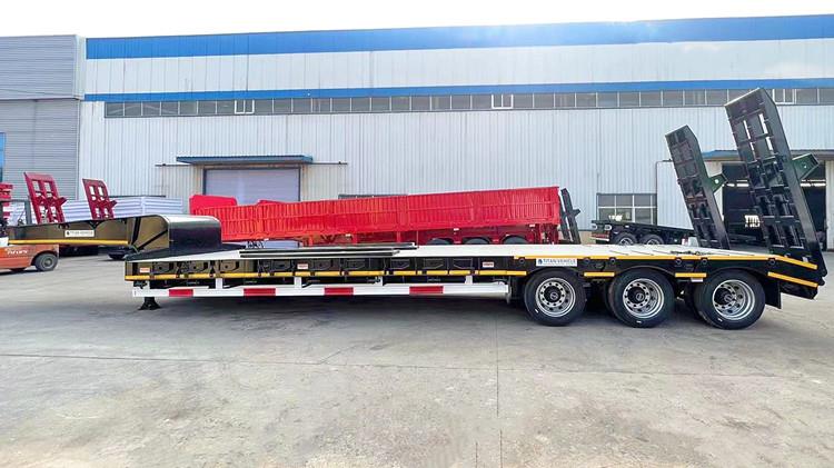 Tri Axle 60 Ton Low Bed Trailer for Sale in Algeria