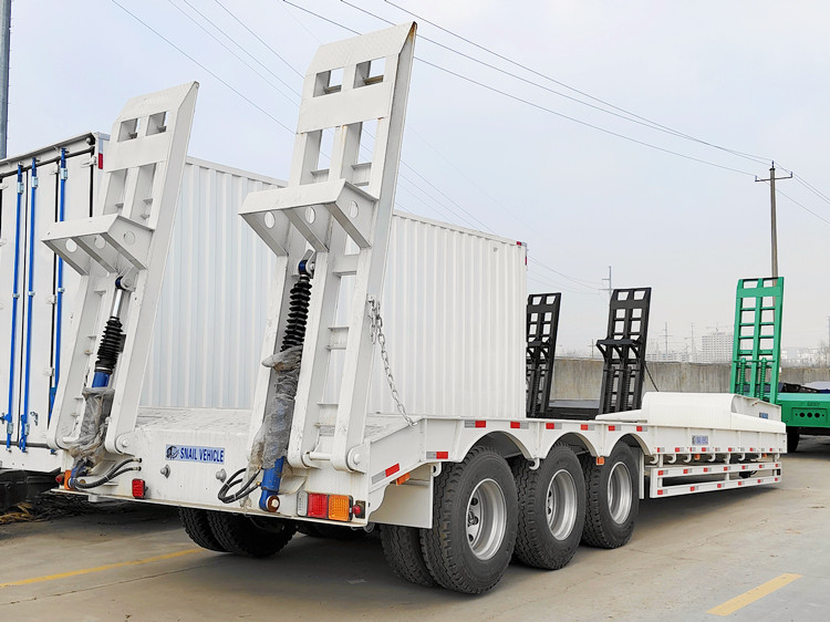 SNAIL Tri Axle Low Bed Trailer for Sale in Guinea