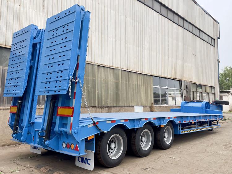 CIMC 70 Ton Lowbed Semi Trailer with Folding Ramp
